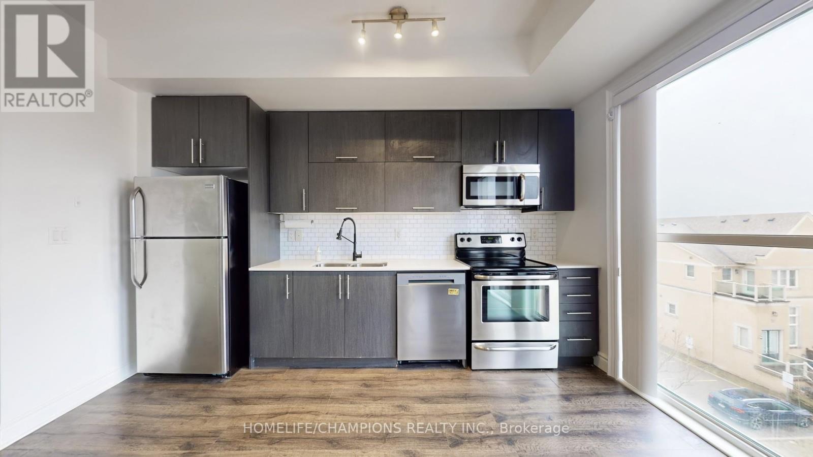 Ph17 - 28 Prince Regent Street, Markham, ON - Indoor Photo Showing Kitchen With Upgraded Kitchen