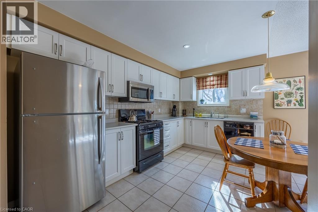 55 Grindstone Way, Waterdown, ON - Indoor Photo Showing Kitchen