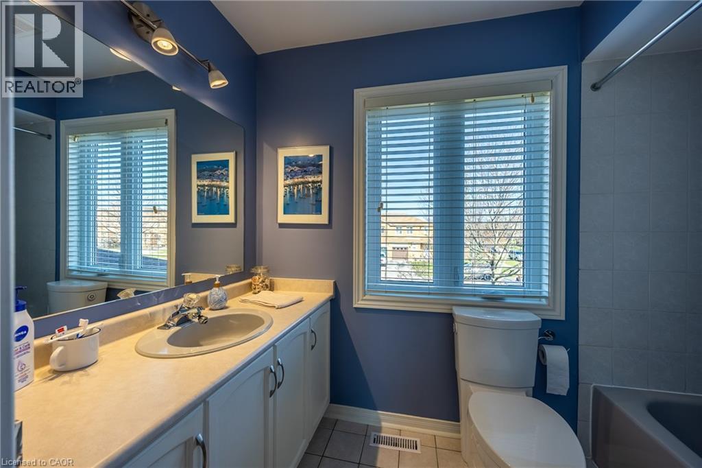 55 Grindstone Way, Waterdown, ON - Indoor Photo Showing Bathroom