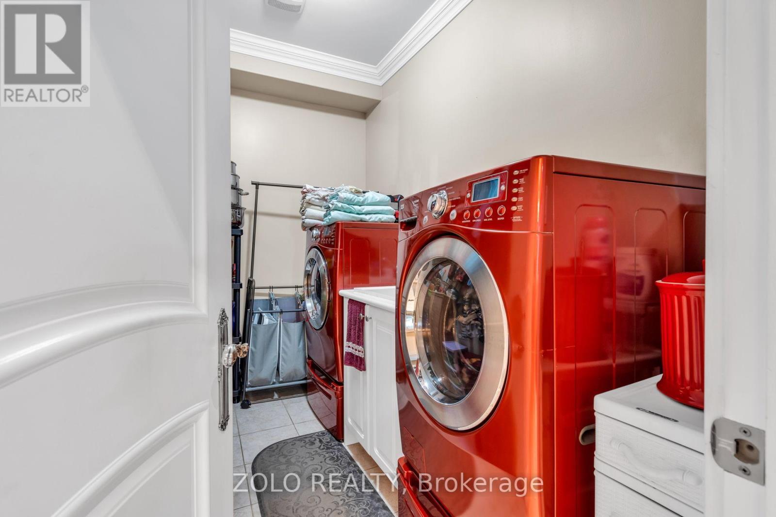 15 Ozner Crescent, Vaughan, ON - Indoor Photo Showing Laundry Room