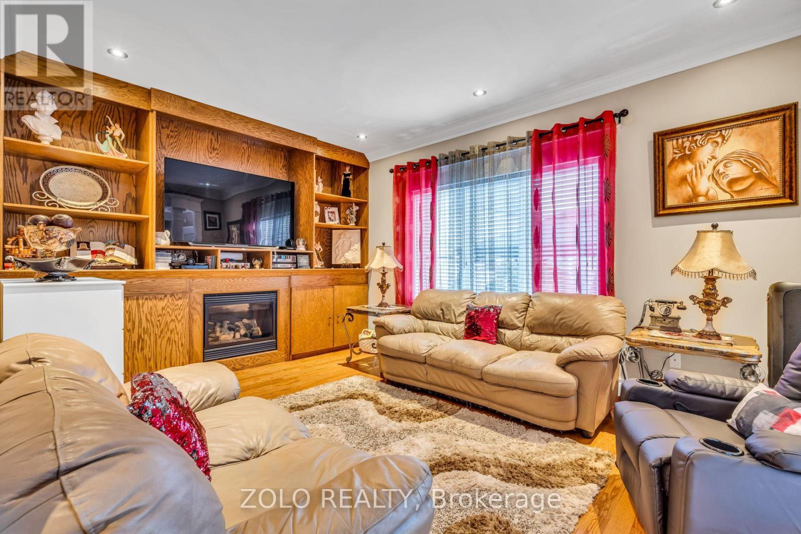 15 Ozner Crescent, Vaughan, ON - Indoor Photo Showing Living Room With Fireplace