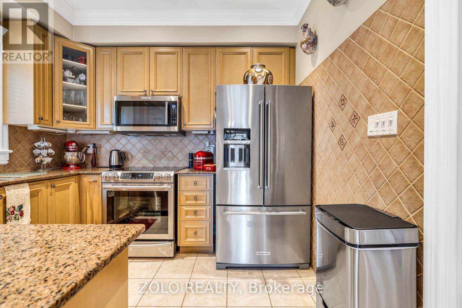 15 Ozner Crescent, Vaughan, ON - Indoor Photo Showing Kitchen