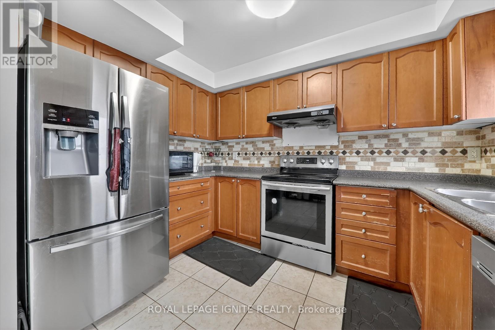 72 Oakins Lane, Ajax, ON - Indoor Photo Showing Kitchen