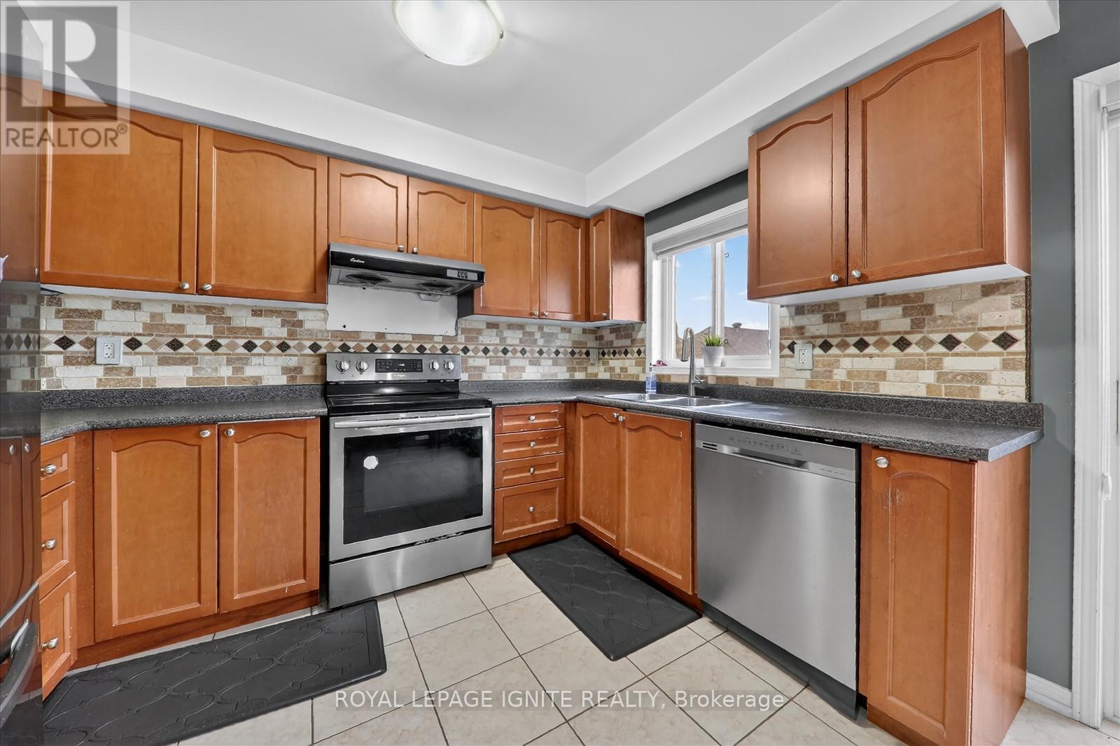 72 Oakins Lane, Ajax, ON - Indoor Photo Showing Kitchen With Double Sink