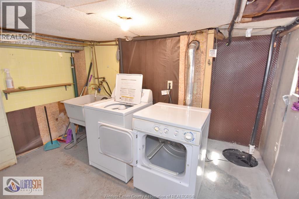 558 Elm, Windsor, ON - Indoor Photo Showing Laundry Room