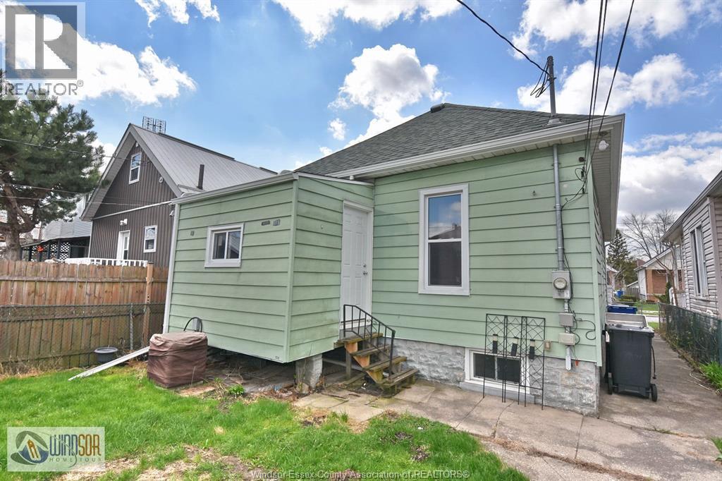 558 Elm, Windsor, ON - Outdoor