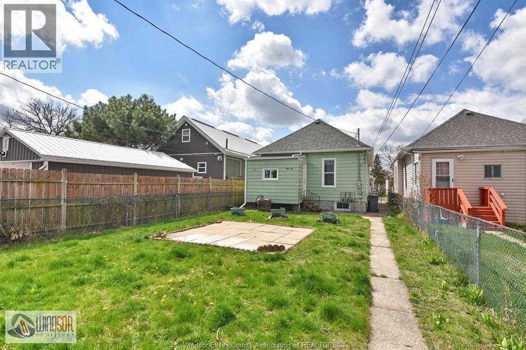 558 Elm, Windsor, ON - Outdoor