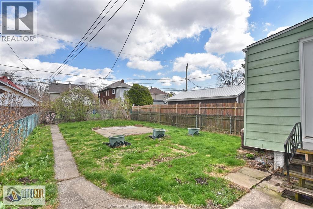 558 Elm, Windsor, ON - Outdoor