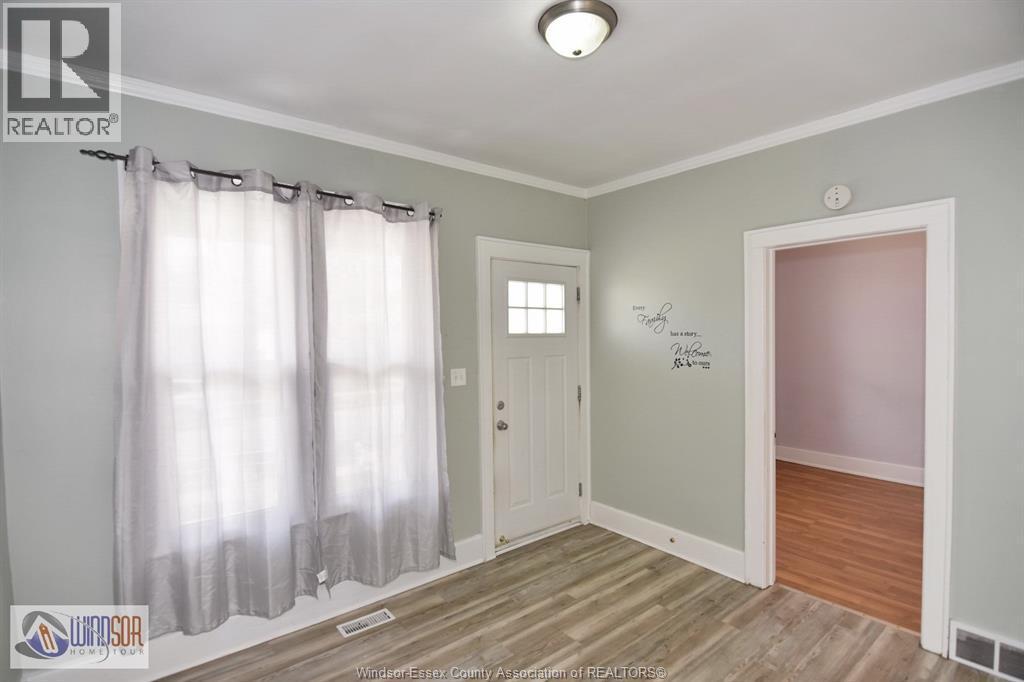 558 Elm, Windsor, ON - Indoor Photo Showing Other Room