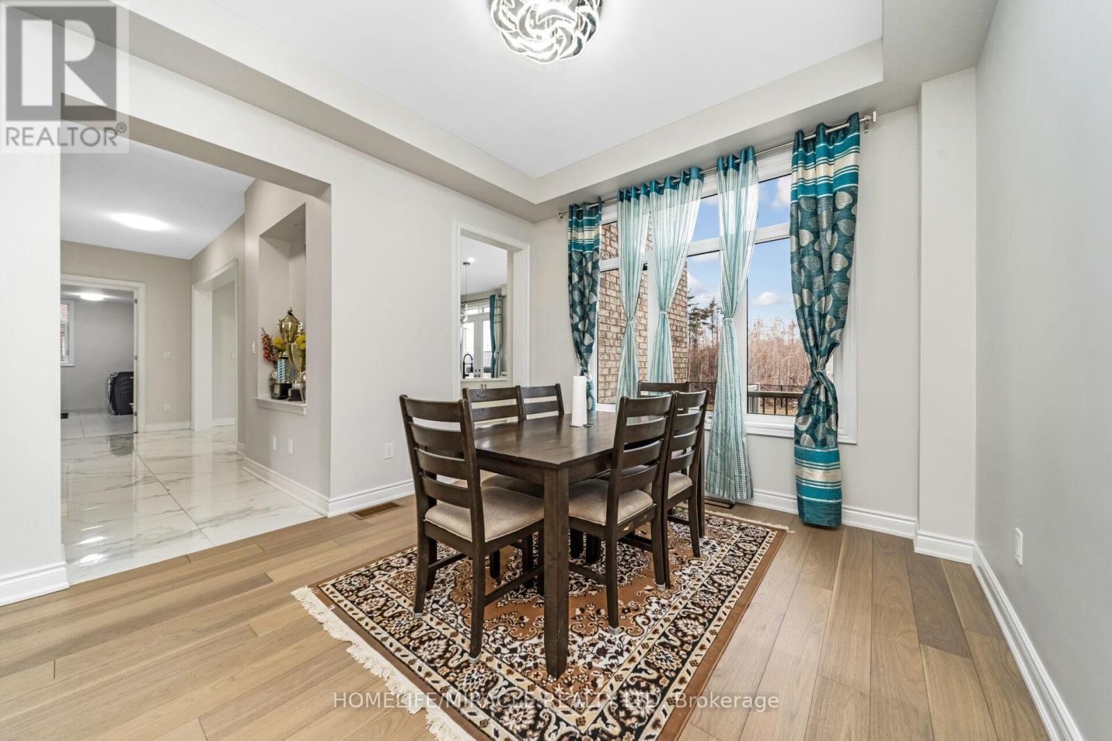 93 Trail Boulevard, Springwater, ON - Indoor Photo Showing Dining Room