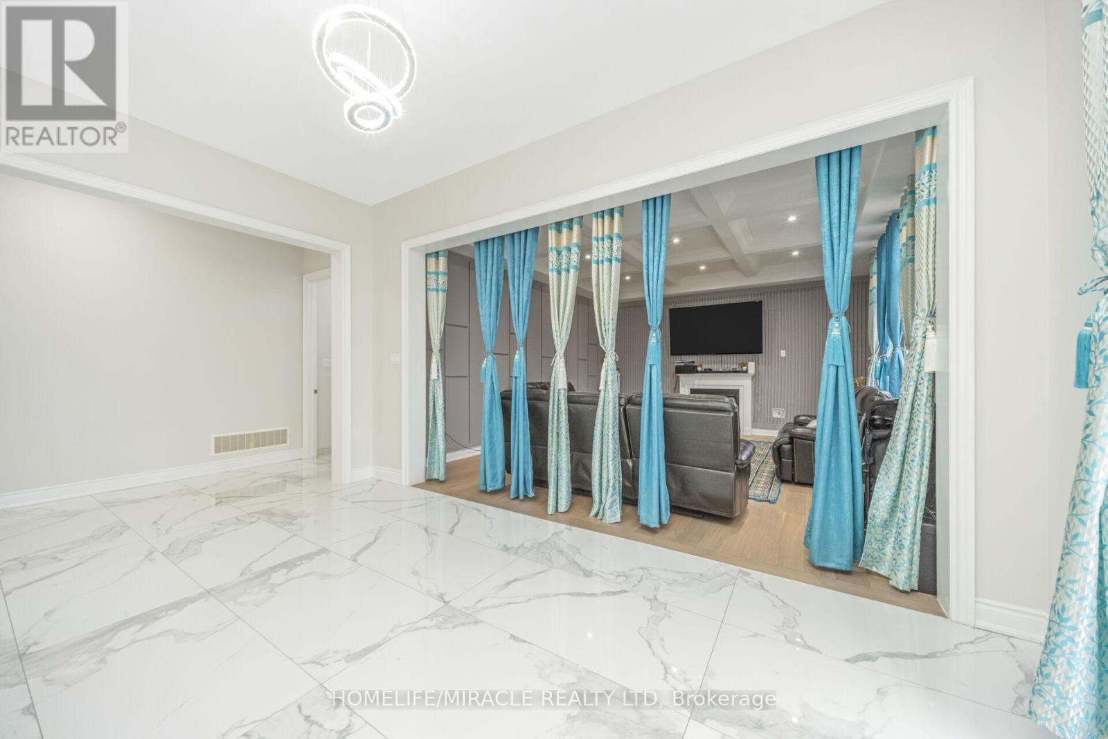 93 Trail Boulevard, Springwater, ON - Photo Showing Other Room