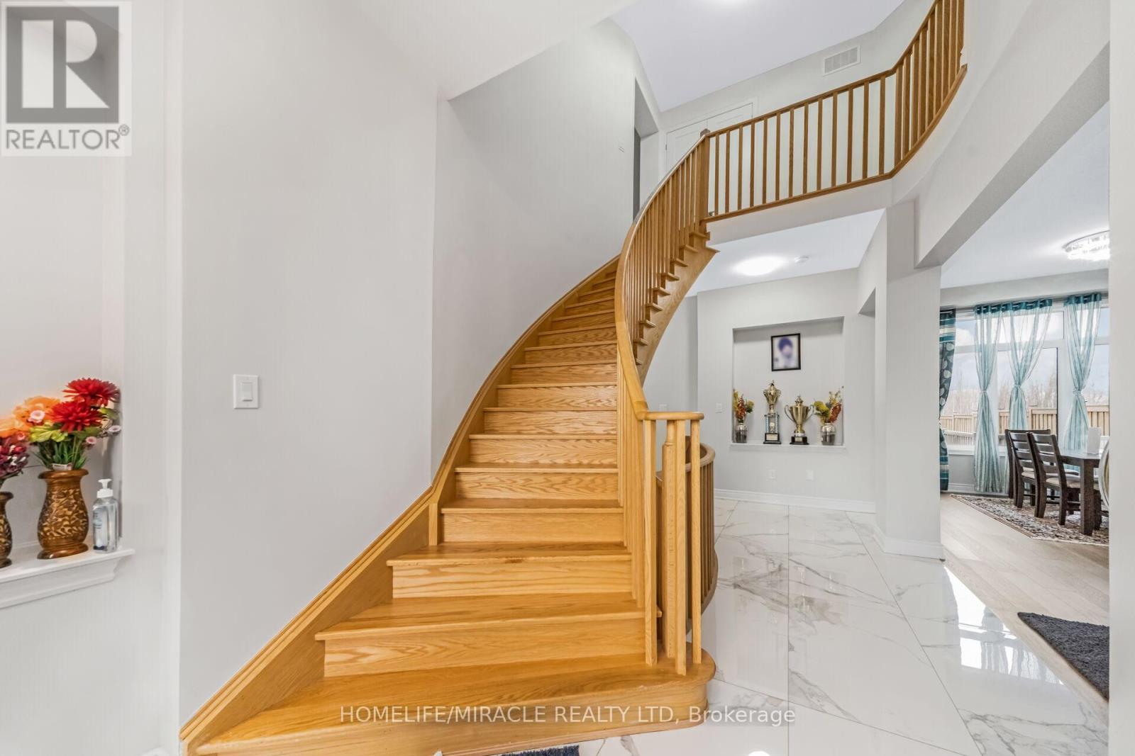 93 Trail Boulevard, Springwater, ON - Indoor Photo Showing Other Room