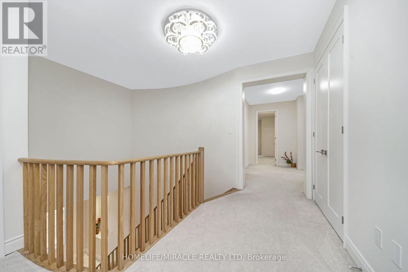 93 Trail Boulevard, Springwater, ON - Indoor Photo Showing Other Room