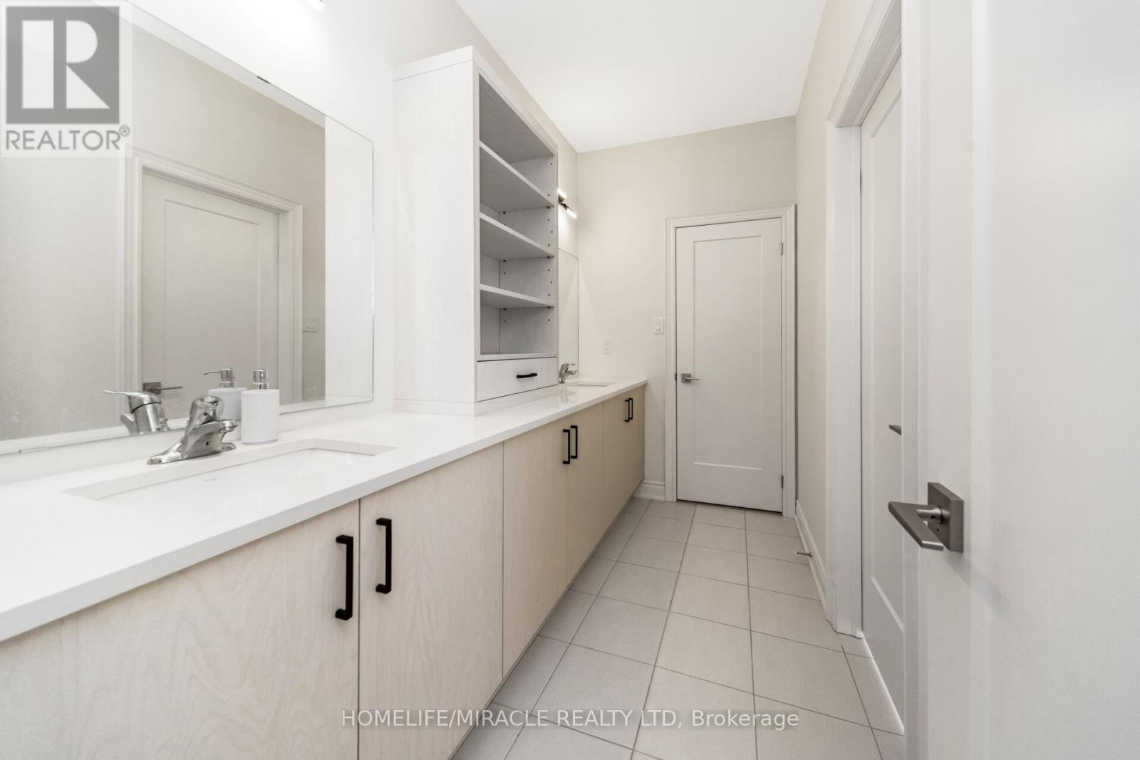 93 Trail Boulevard, Springwater, ON - Indoor Photo Showing Bathroom