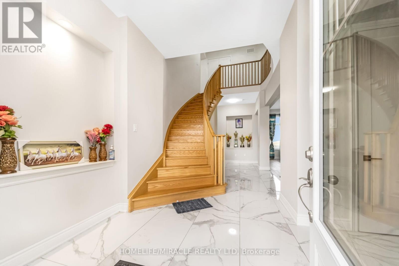 93 Trail Boulevard, Springwater, ON - Indoor Photo Showing Other Room