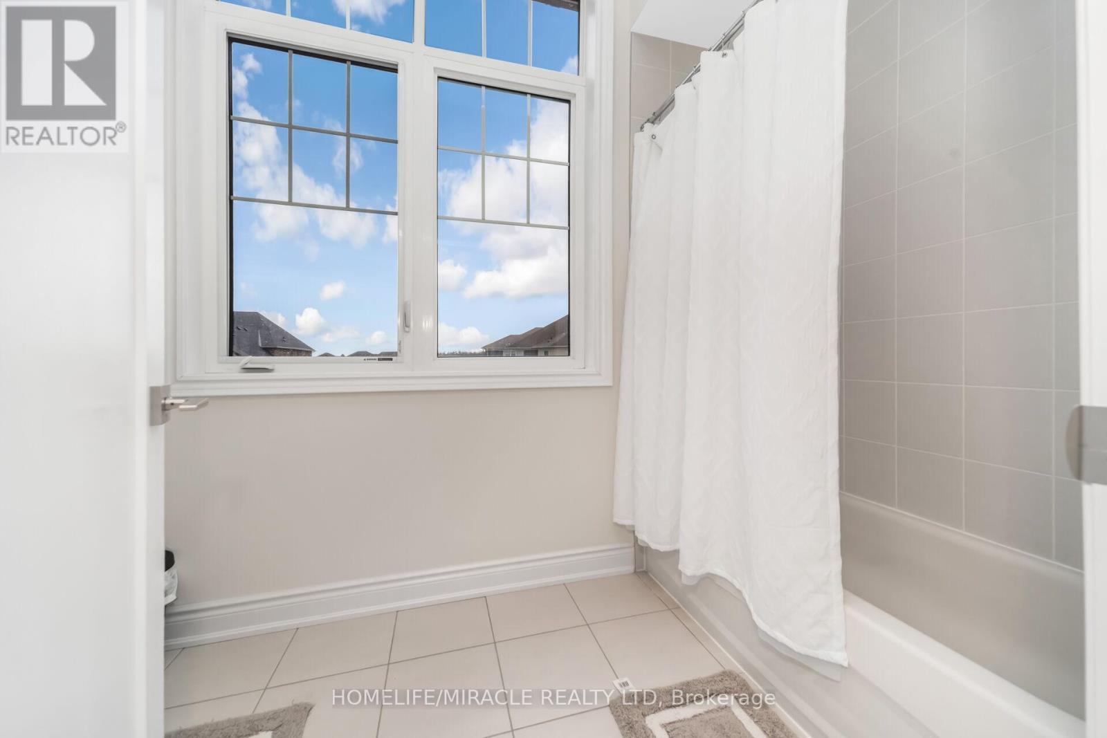 93 Trail Boulevard, Springwater, ON - Indoor