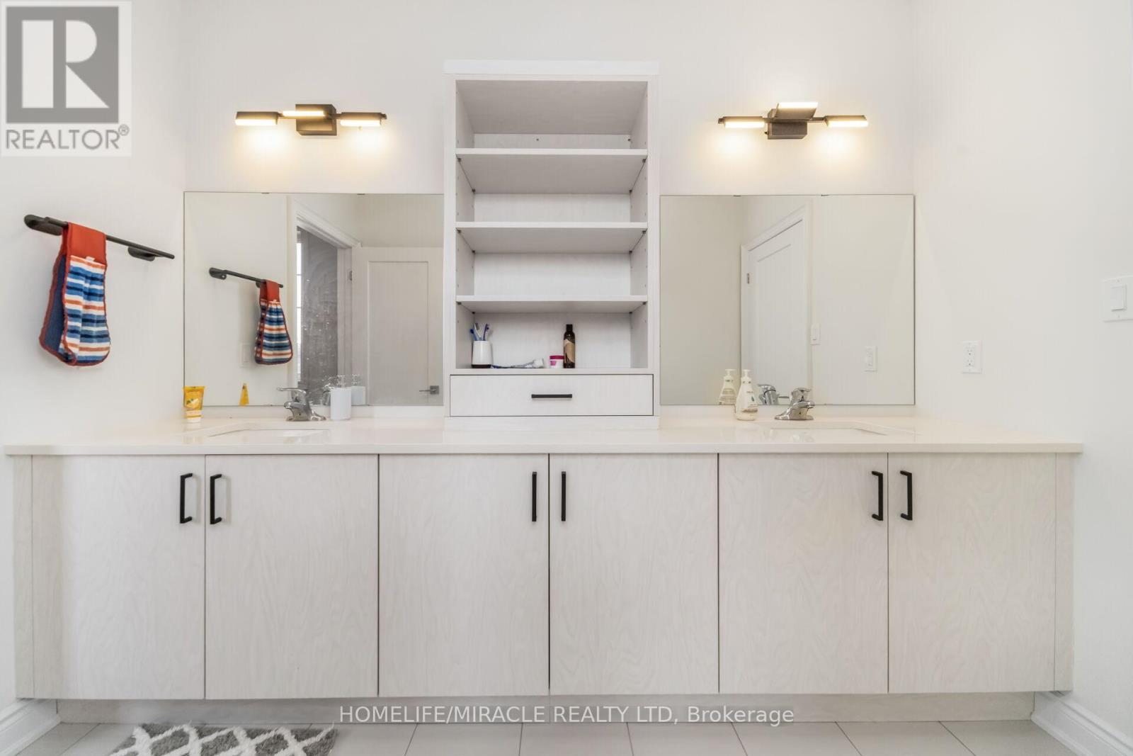 93 Trail Boulevard, Springwater, ON - Indoor Photo Showing Bathroom