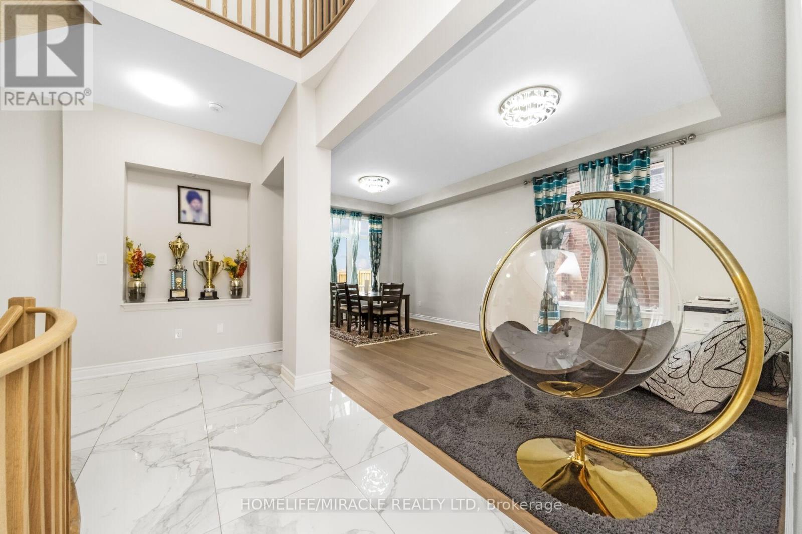 93 Trail Boulevard, Springwater, ON - Indoor Photo Showing Other Room