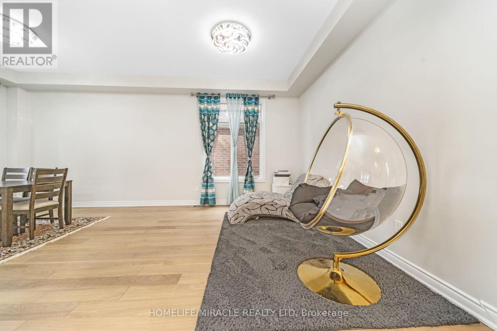 93 Trail Boulevard, Springwater, ON - Indoor Photo Showing Other Room