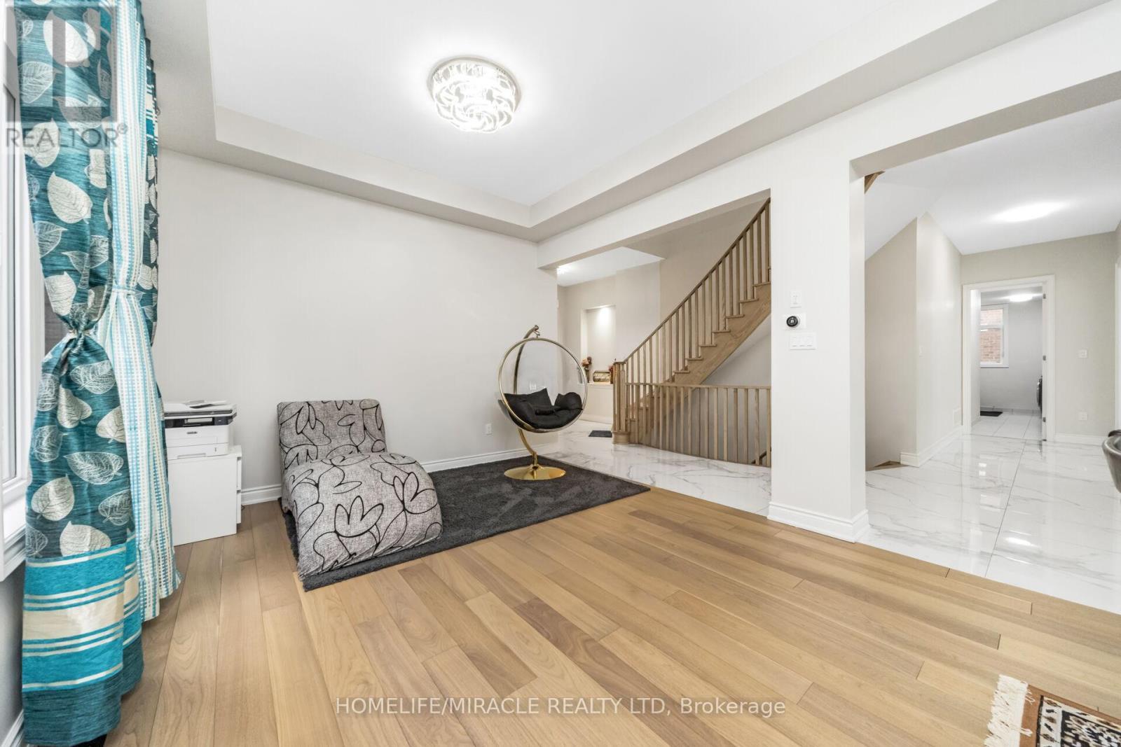 93 Trail Boulevard, Springwater, ON - Indoor Photo Showing Other Room