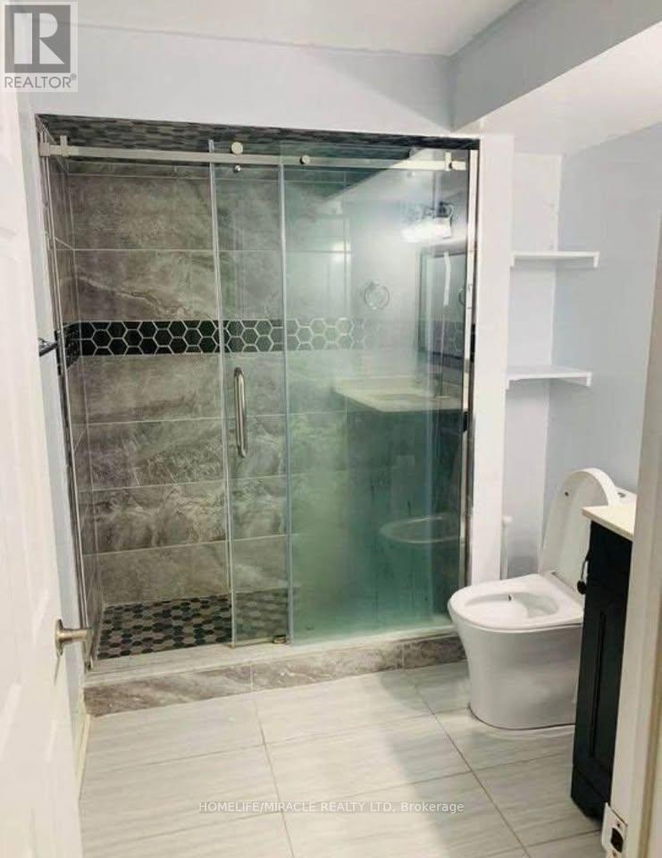 5237 Floral Hill Crescent, Mississauga, ON - Indoor Photo Showing Bathroom