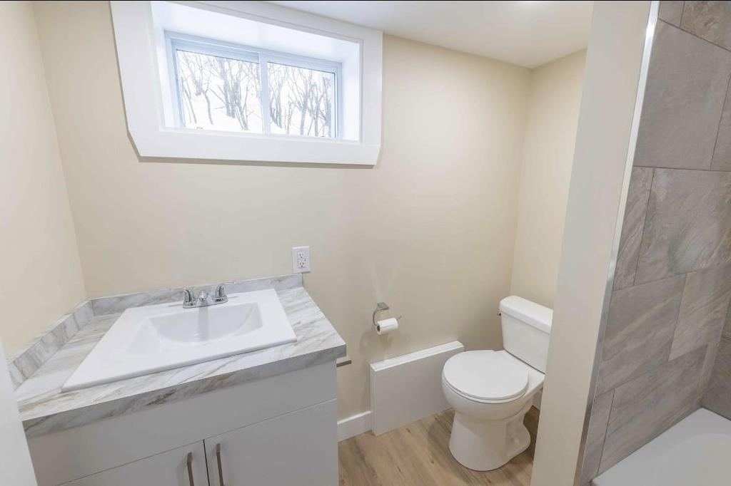 358 Dewe Ave, Thunder Bay, ON - Indoor Photo Showing Bathroom