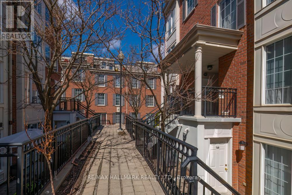 Townhouse Complex - 761 - 5 Everson Drive, Toronto, ON - Outdoor With Balcony