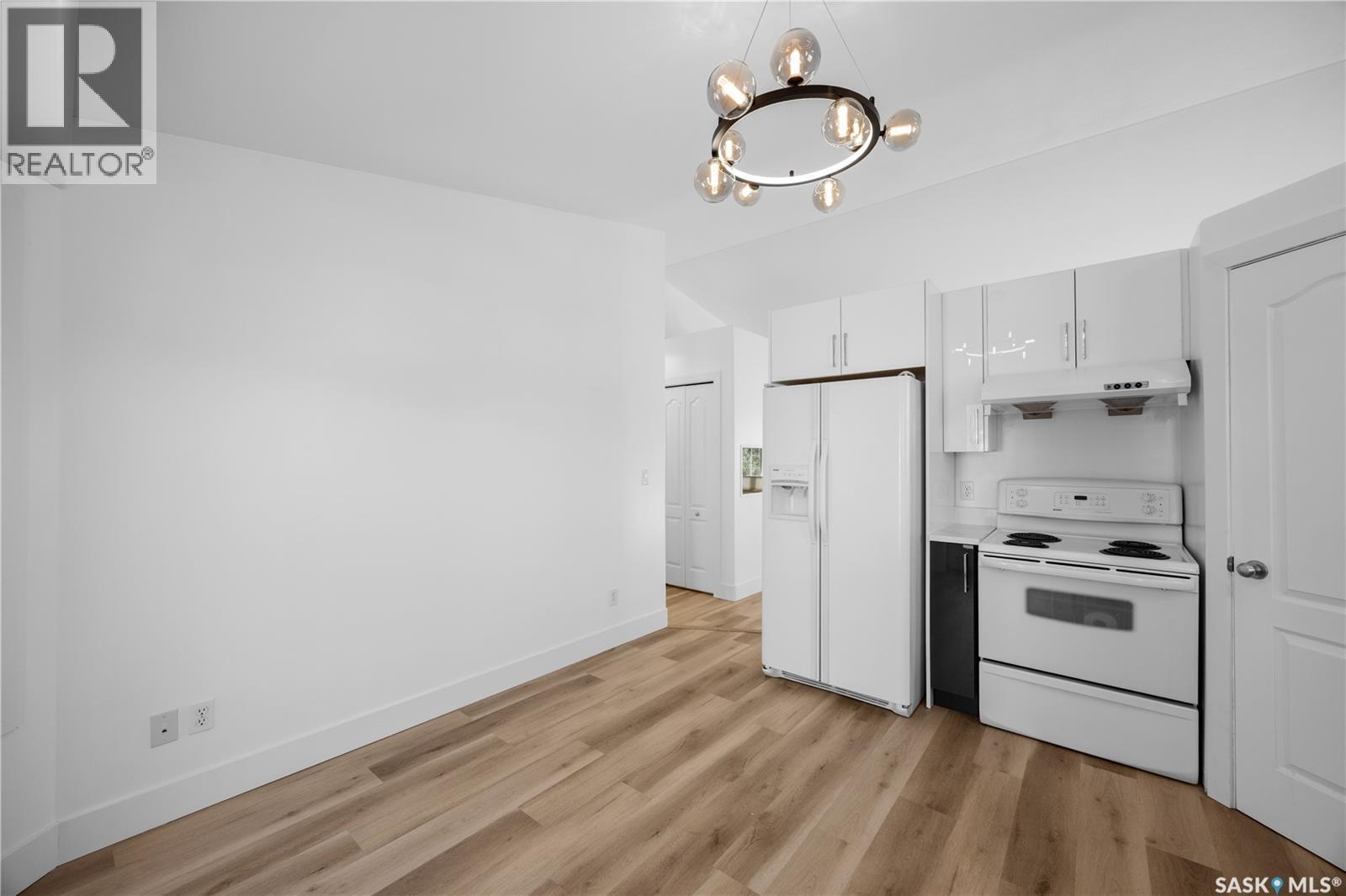 203 Konihowski Road, Saskatoon, SK - Indoor Photo Showing Kitchen