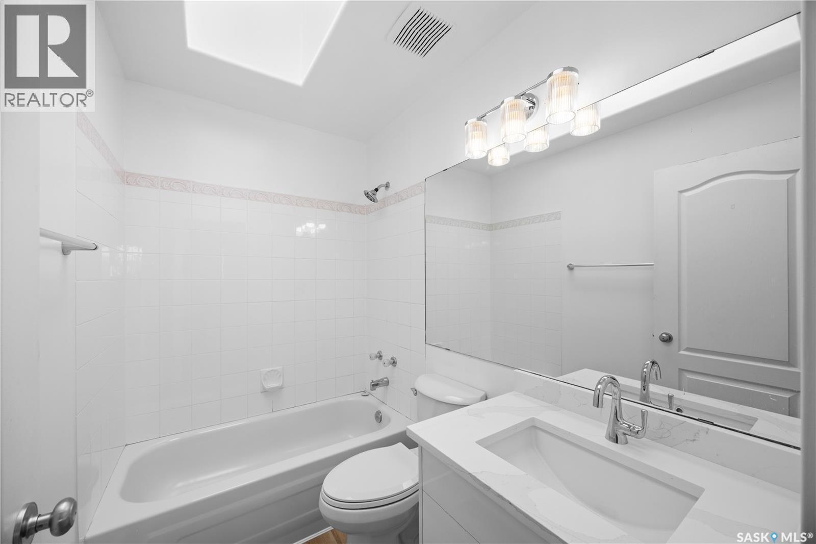 203 Konihowski Road, Saskatoon, SK - Indoor Photo Showing Bathroom
