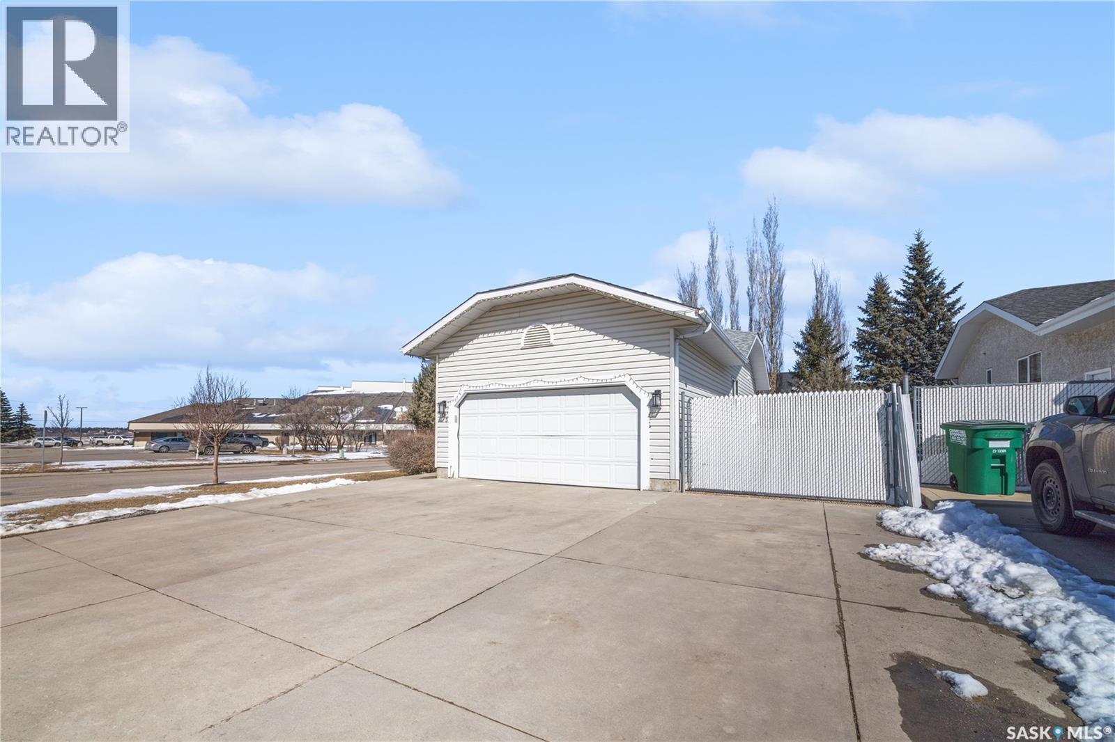 203 Konihowski Road, Saskatoon, SK - Outdoor