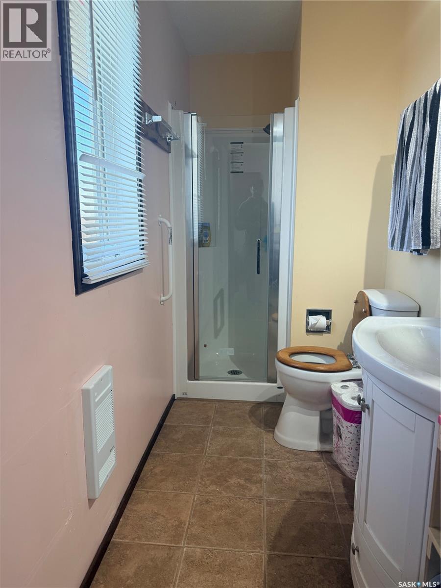 Mezzo Acreage Grid Road, Tompkins, SK - Indoor Photo Showing Bathroom