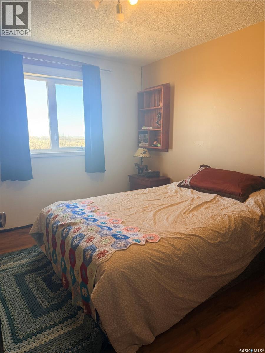 Mezzo Acreage Grid Road, Tompkins, SK - Indoor Photo Showing Bedroom