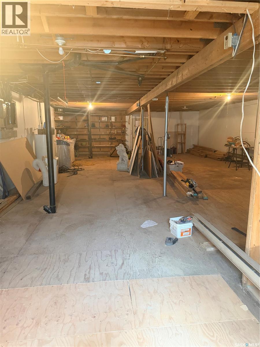 Mezzo Acreage Grid Road, Tompkins, SK - Indoor