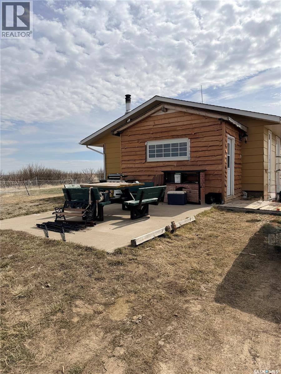 Mezzo Acreage Grid Road, Tompkins, SK