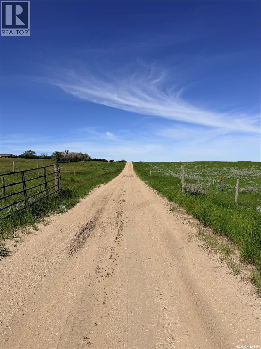 Mezzo Acreage Grid Road, Tompkins, SK