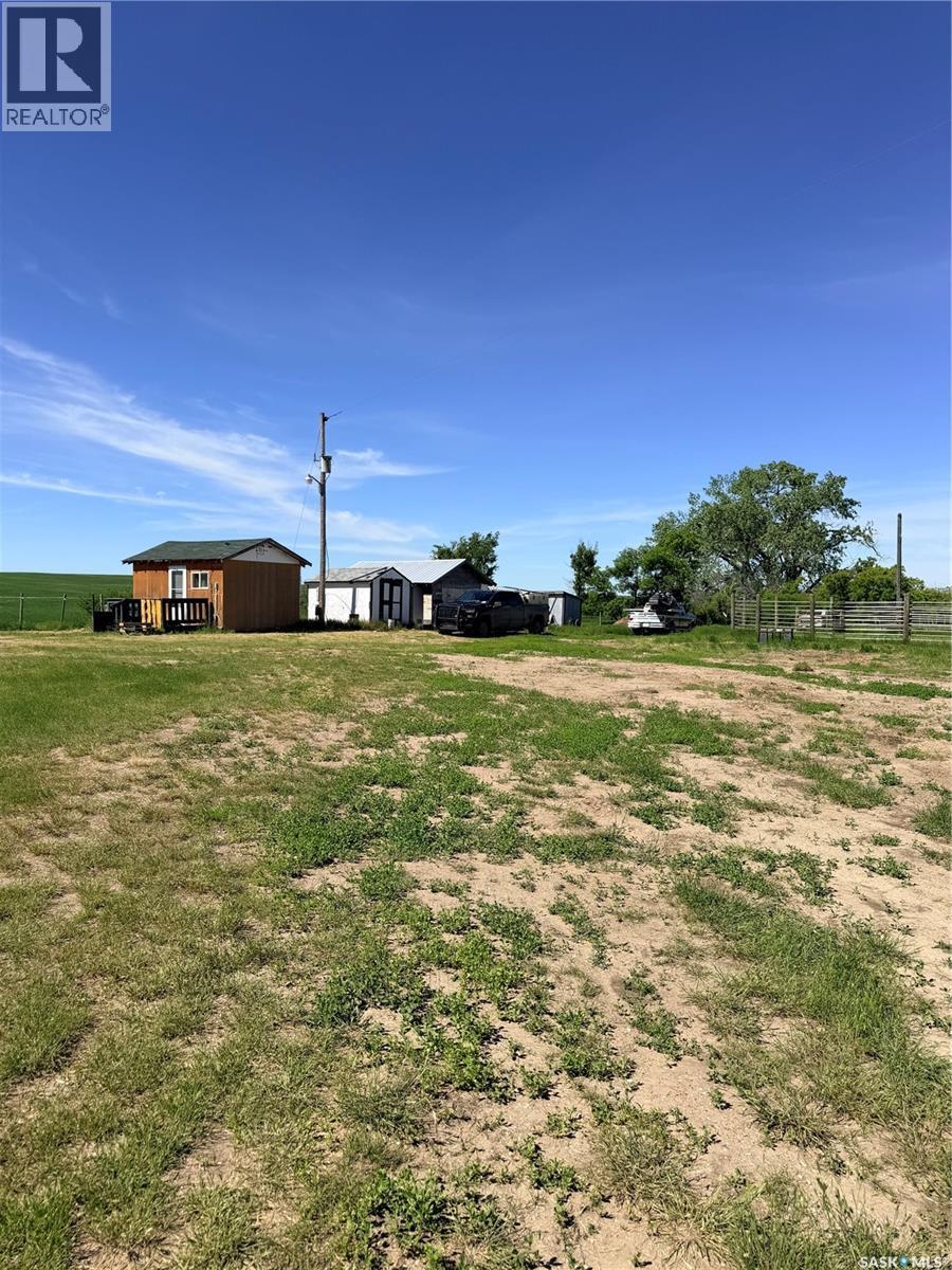 Mezzo Acreage Grid Road, Tompkins, SK