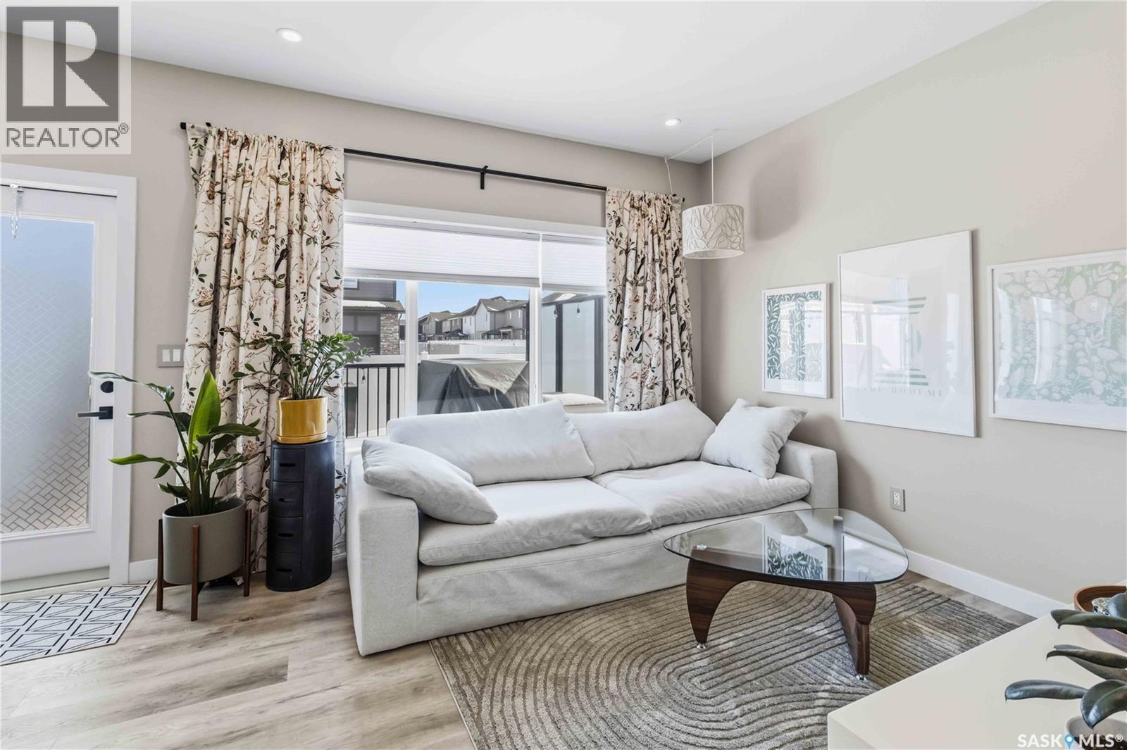 26 625 Dagnone Crescent, Saskatoon, SK - Indoor Photo Showing Living Room