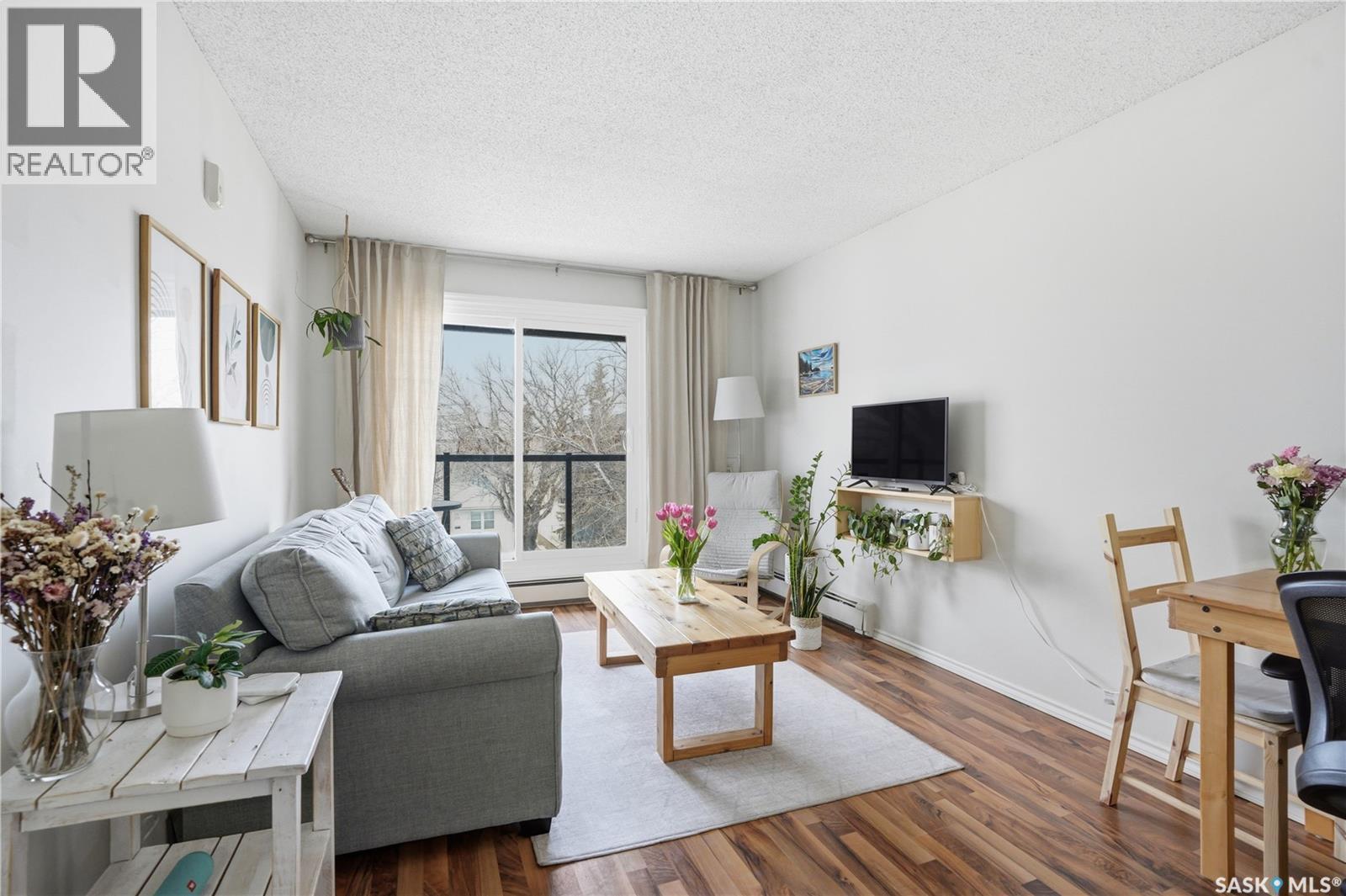 403 1013 Lansdowne Avenue, Saskatoon, SK - Indoor Photo Showing Living Room