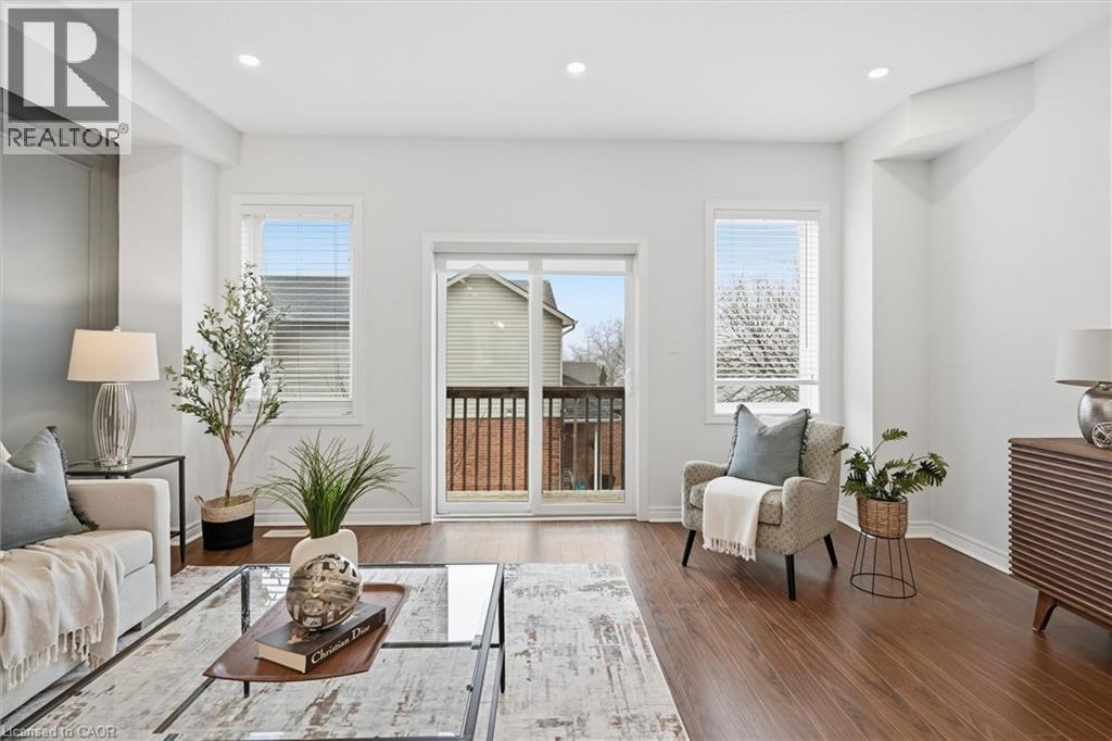 Walk out to deck - 122 E Dundas Street E Unit# 9, Waterdown, ON - Indoor Photo Showing Living Room