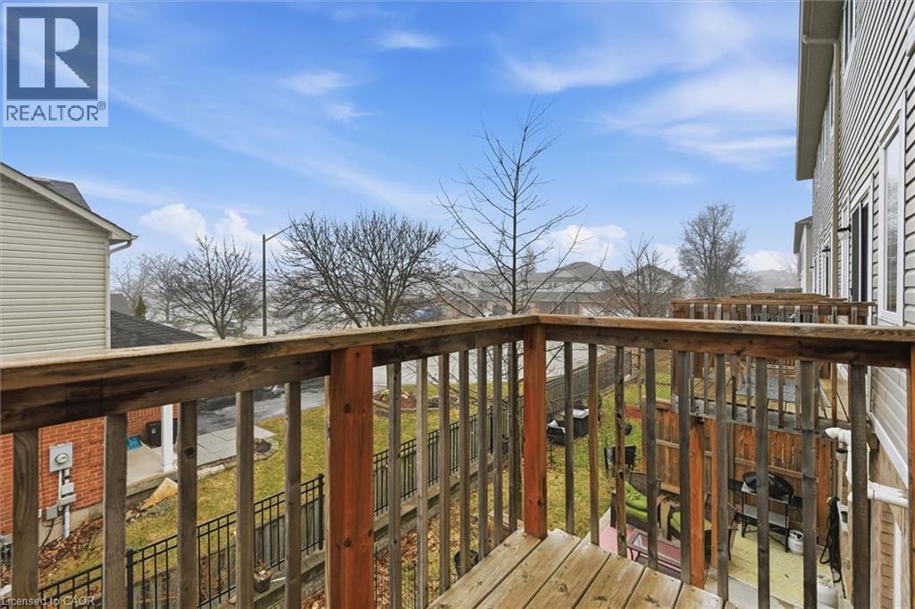 122 E Dundas Street E Unit# 9, Waterdown, ON - Outdoor With Deck Patio Veranda With Exterior