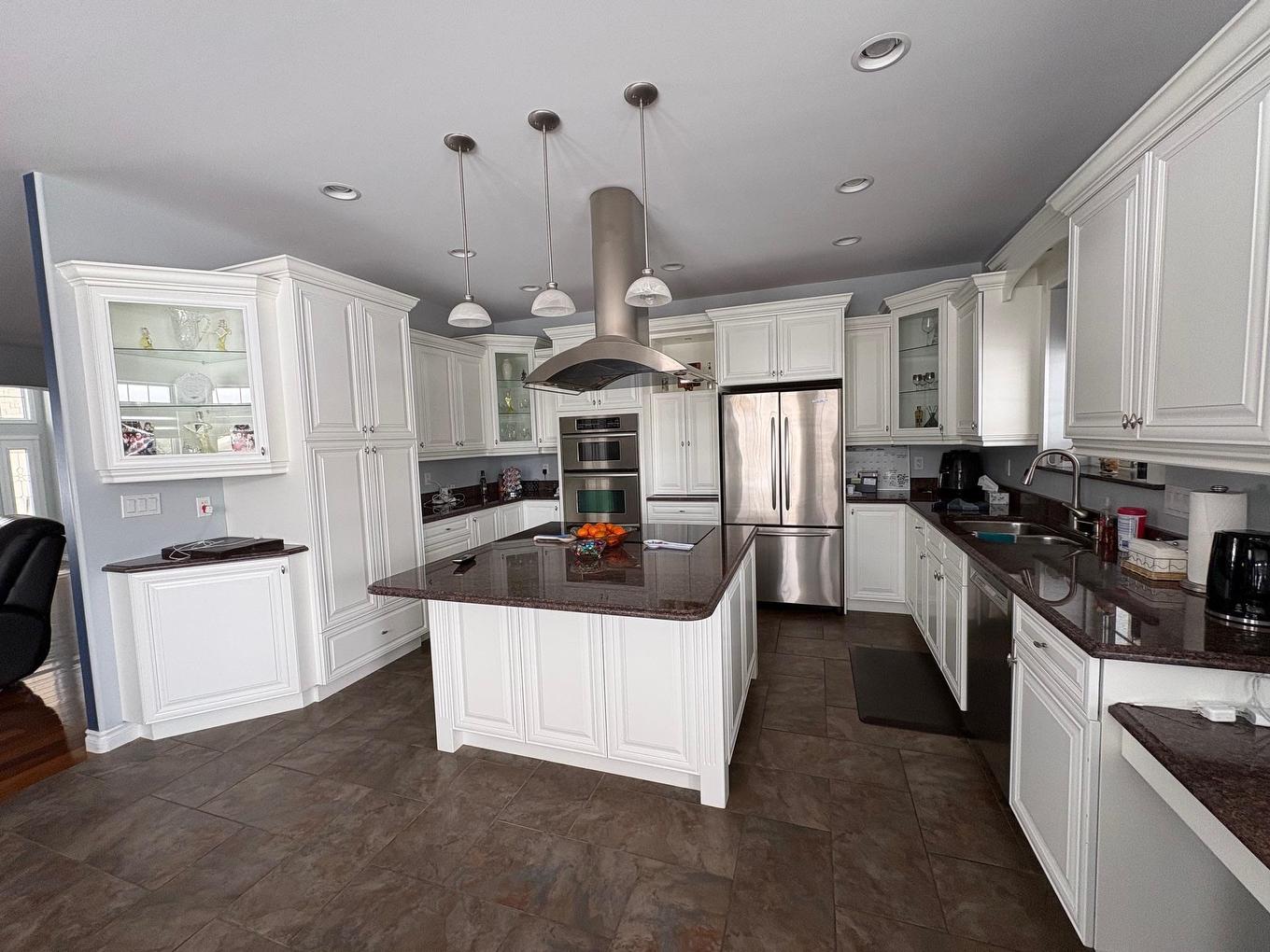 132 Wolverine Crescent, Thunder Bay, ON - Indoor Photo Showing Kitchen With Upgraded Kitchen