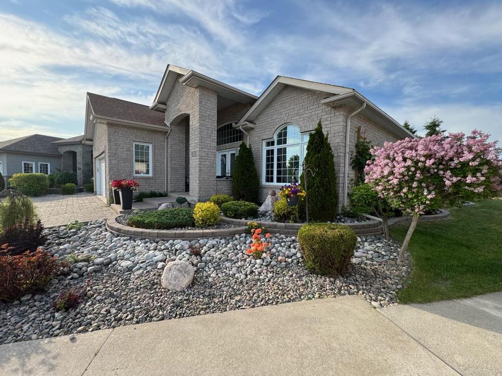 132 Wolverine Crescent, Thunder Bay, ON - Outdoor With Facade