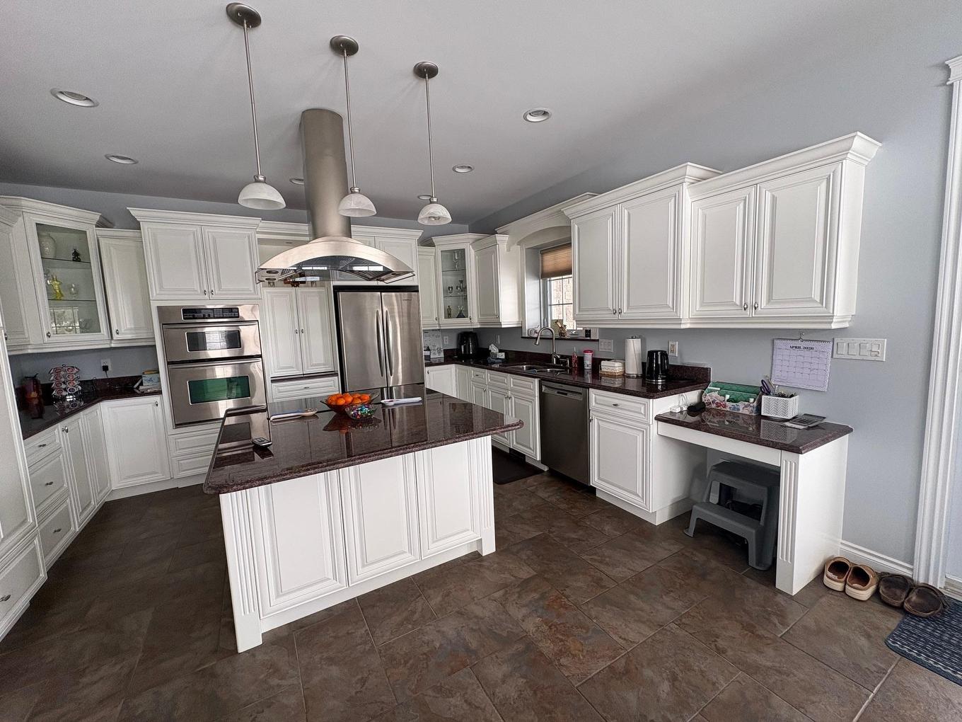 132 Wolverine Crescent, Thunder Bay, ON - Indoor Photo Showing Kitchen With Upgraded Kitchen