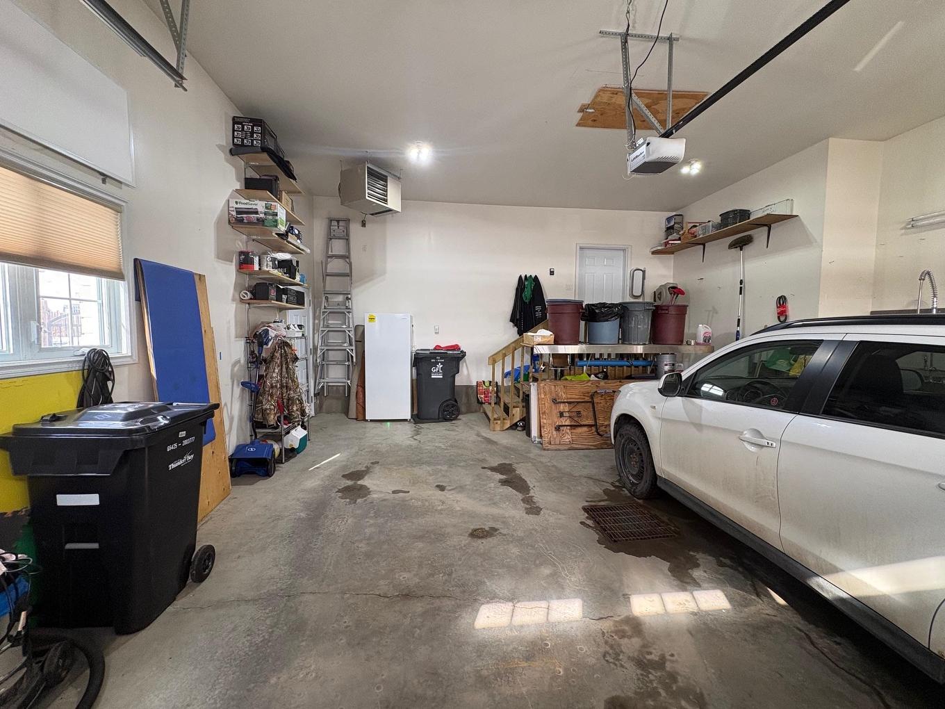 132 Wolverine Crescent, Thunder Bay, ON - Indoor Photo Showing Garage