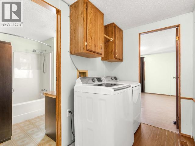 95-986 Range Road, Whitehorse, YT - Indoor Photo Showing Laundry Room