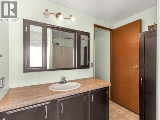 95-986 Range Road, Whitehorse, YT - Indoor Photo Showing Bathroom