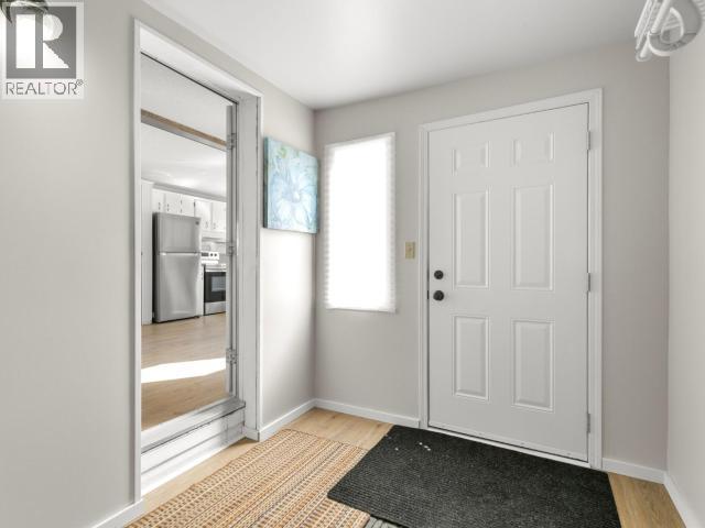 95-986 Range Road, Whitehorse, YT - Indoor Photo Showing Other Room