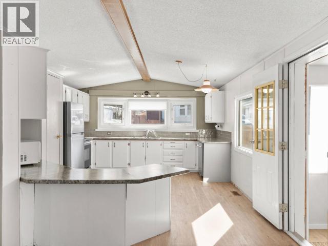 95-986 Range Road, Whitehorse, YT - Indoor Photo Showing Kitchen With Double Sink