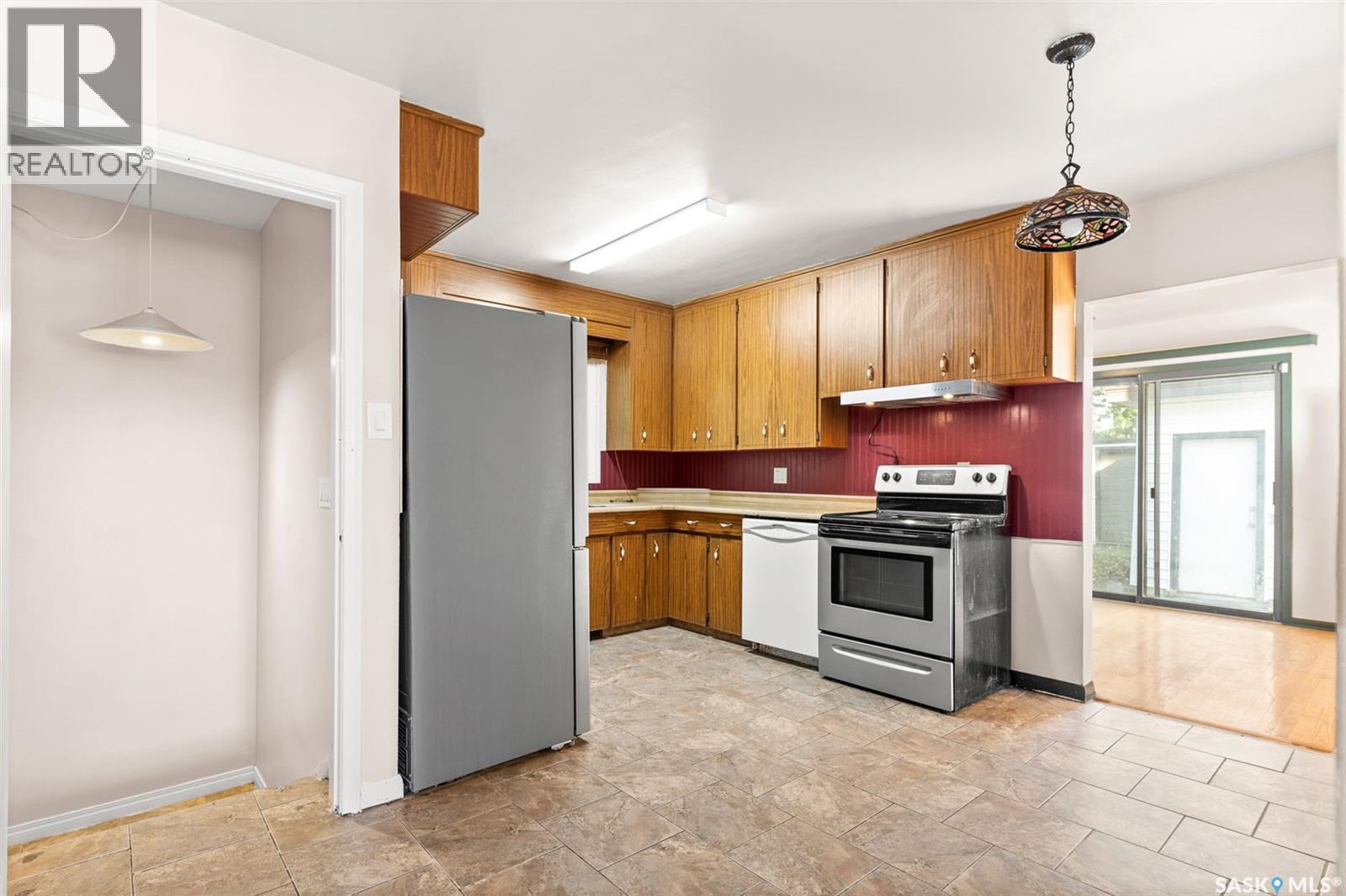 13 Weir Crescent, Saskatoon, SK - Indoor Photo Showing Kitchen