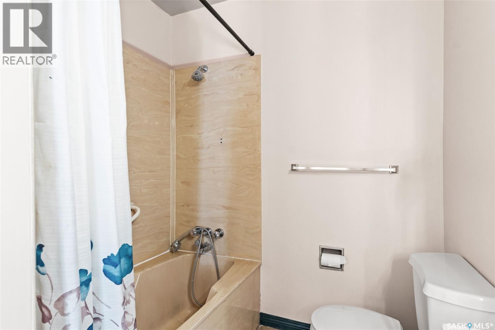 13 Weir Crescent, Saskatoon, SK - Indoor Photo Showing Bathroom